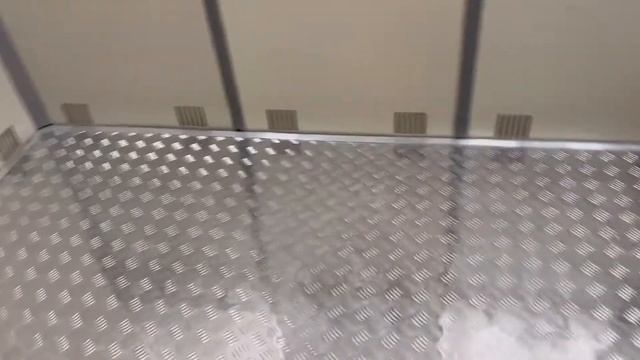 Установка напольного покрытия из рифленого алюминия. смотреть онлайн