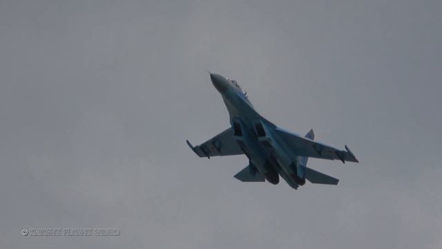 4Kᵁᴴᴰ UKRAINIAN AIR FORCE SU-27 FLANKER - WINNER OF THE BEST SOLO JET DISPLAY @ RIAT 2019 смотреть онлайн