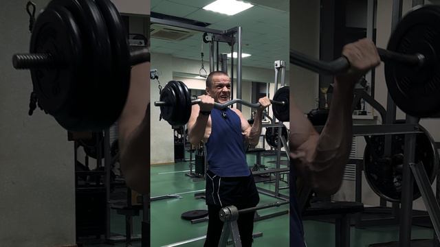 Подъем штанги на бицепсы с максимальным читингом смотреть онлайн