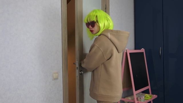 Саша лечит пациентов как доктор в больнице смотреть онлайн