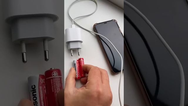 Как зарядить телефон без зарядки?!￼#лайфхаки #советы #обучение #телефон #рек #bobbygrant690 смотреть онлайн