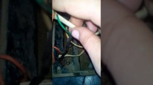 На скутере искра есть топливо поступает но не заводится