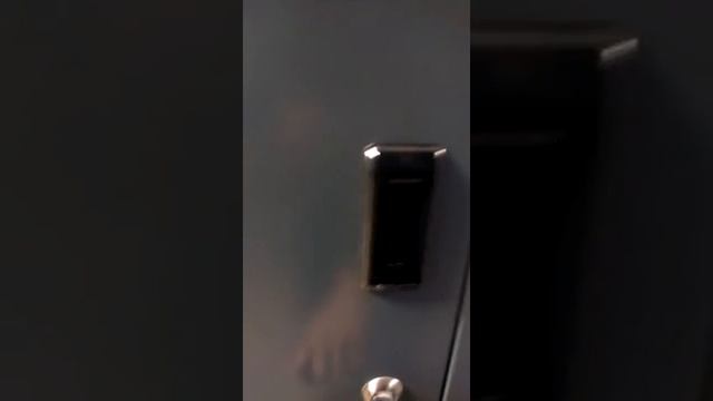 Как открыть и закрыть дверь с сенсорным замком смотреть онлайн