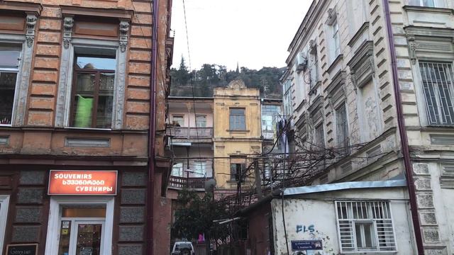 АняАндрей: своим ходом - Дворы Тбилиси + залезли в Старый дом. Tbilisi, Georgia смотреть онлайн