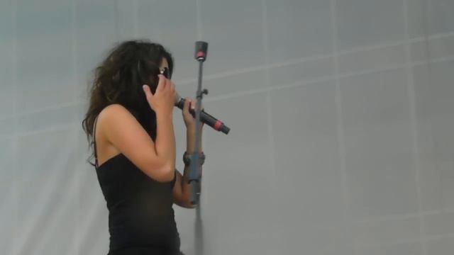 Mallary Hope sings "Blossom in the dust" at CMA Fest смотреть онлайн