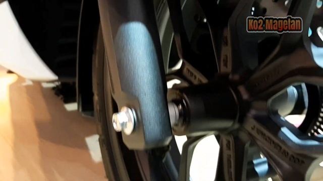 REVIEW PREMIUM MATIC HONDA FORZA 250 смотреть онлайн