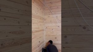 Электромонтажные работы в деревянном доме. Штробление дерева под кабель.