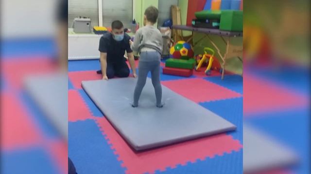 VLOG: Курс реабилитации в Центре Стимуляции Мозга/ Давид на занятиях/ Разболелась голова смотреть онлайн