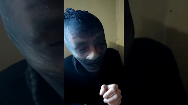 Надели чулок на голову)))