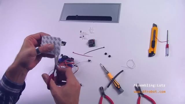 How to Assemble the DFRobot Insectbot Hexa Robot (KIT0090) смотреть онлайн