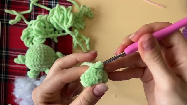 Вязаная лягушка крючком туториал| Плюшевая жаба | Мастер-класс | Амигуруми смотреть онлайн