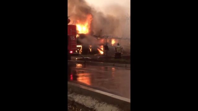 В доме взорвались газовые баллоны после грозы смотреть онлайн