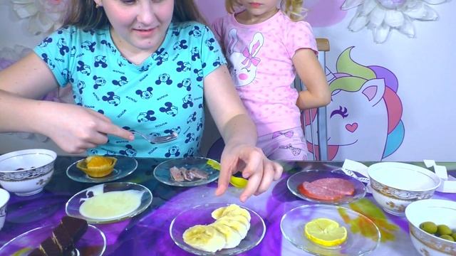 Супер челлендж для Таи. Сладкое или соленое. Попробуй накорми ребенка. Сладкая еда против солёной смотреть онлайн