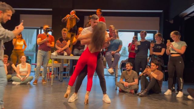 Perdón_Bachata___Kike_y_Nahir___Sensual_Dance смотреть онлайн