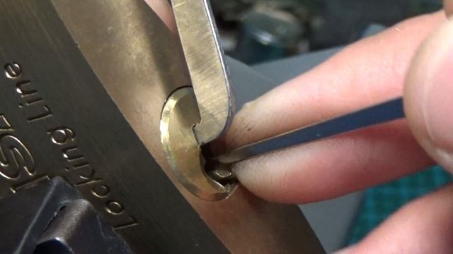 076 CISA LOCKING LINE 210/60 PADLOCK SPP  Sub Eng Thanks Abasel!!