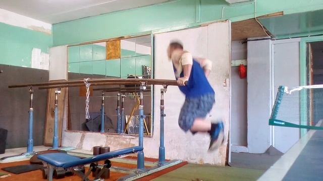Отжимания на брусьях 44 раза! (Видео 4) смотреть онлайн