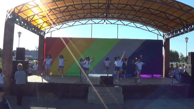 п. Адамовка Х/К "Жар-птица" танец "Лето" - День защиты детей - 1 июня 2021 г смотреть онлайн