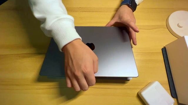 MacBook Pro 14 顶配版 & AirPods 3 沉浸式开箱 смотреть онлайн