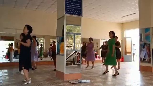 I LOVE BACHATA 18 STEP LINE DANCE смотреть онлайн