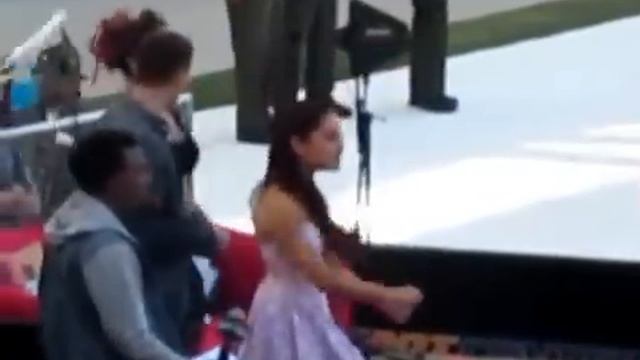 Ariana Grande dancing at Wango Tango 2012. смотреть онлайн