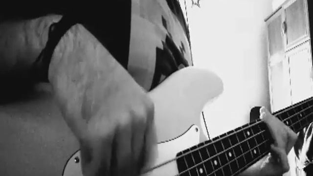 Arctic Monkeys . R U Mine? Bass cover смотреть онлайн
