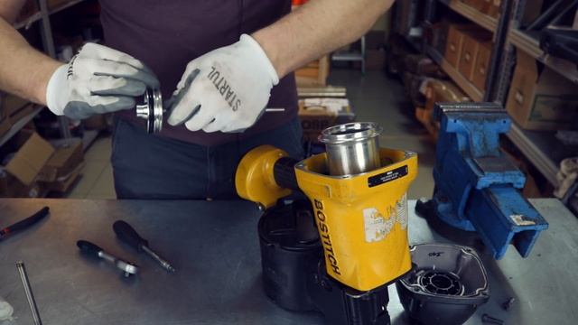 Ремонт пневматического гвоздезабивного пистолета. Замена бойка в барабанном нейлере Bostitch. смотреть онлайн