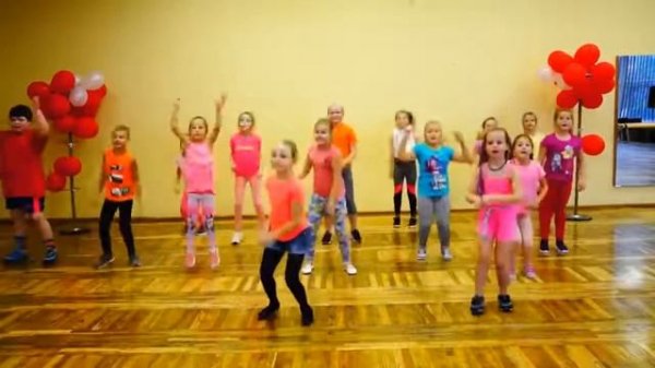 Zumba Kids (easy dance) - I like to move it