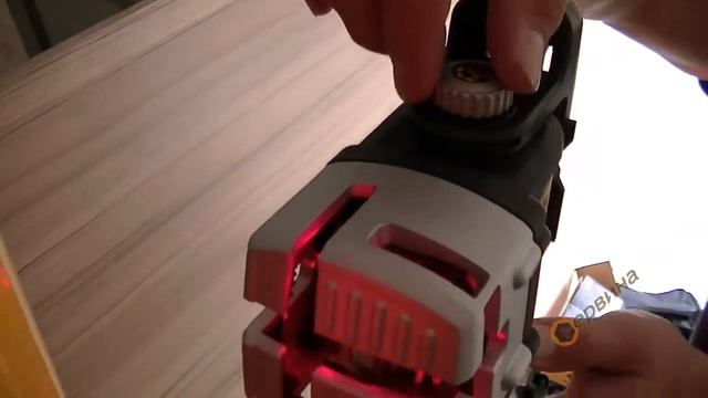 TEST Лазерен нивелир Dewalt DW088K & DW089K & Телескопична стойка Dewalt DE0882 смотреть онлайн