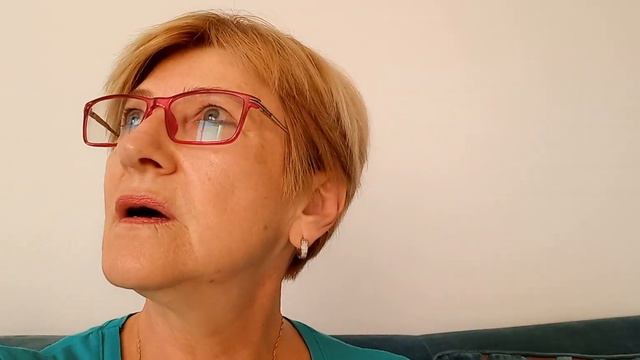 Моем окна вместе. А силенки уже не те. смотреть онлайн