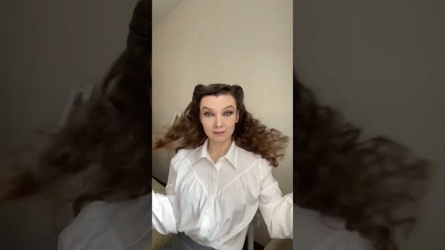 1940s Hairstyle (Victory Rolls) смотреть онлайн