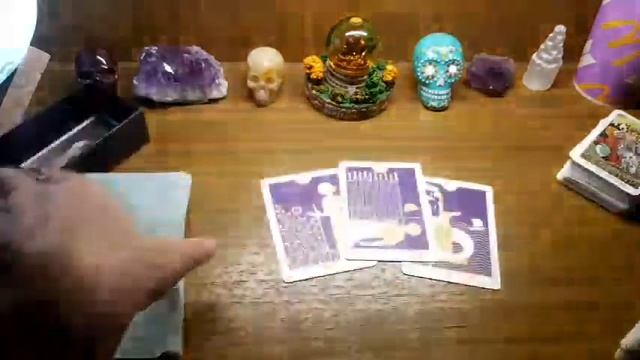 Tarot/Oracle Card Pull (free list closed - see pinnes post for donation) смотреть онлайн