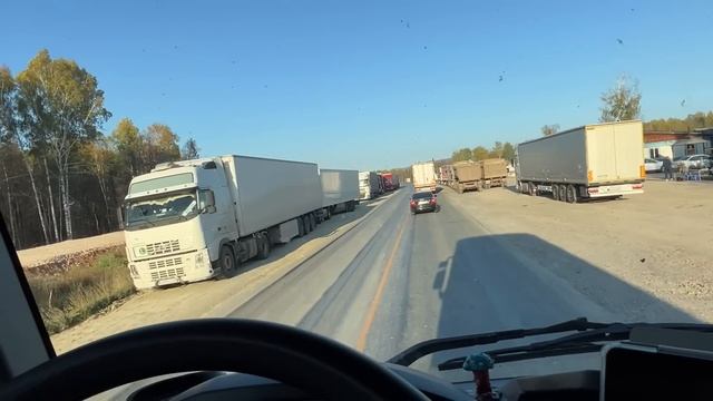 На Урале затруднённое движение!!!Горит машина!!! смотреть онлайн