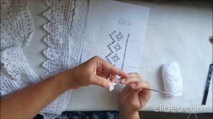 Шьём подзор и вяжем филейное кружево для него.