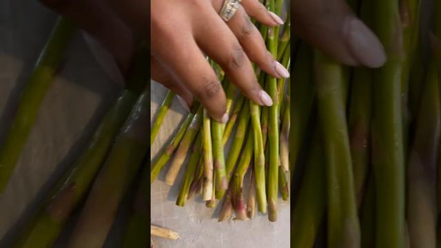 Creamy garlic parmesan asparagus. #asparagus смотреть онлайн