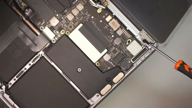 Screen Flickering Macbook Pro A1708 LCD Replacement смотреть онлайн