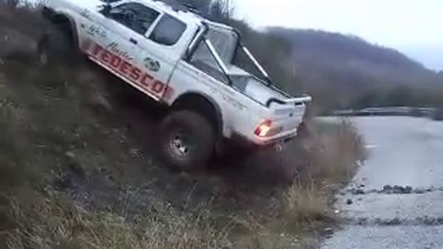 Mitsubishi L200 Off Road "The White Monster" смотреть онлайн