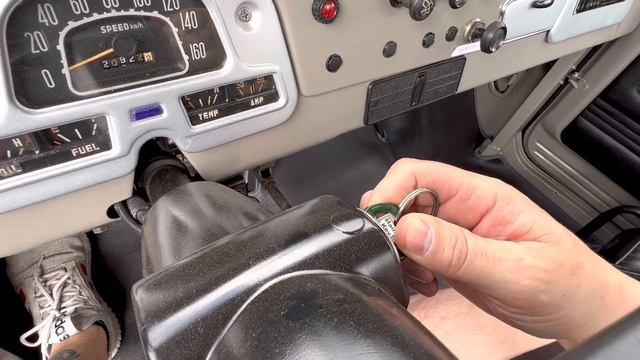1977 Toyota HJ45 Land Cruiser Pickup how to start and turn off Diesel смотреть онлайн