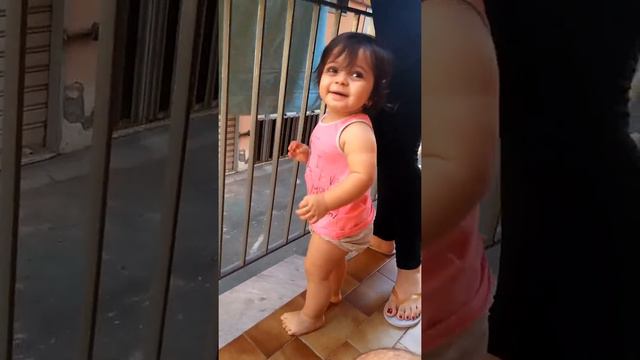 bambina di un anno che parla - SuperAdele смотреть онлайн