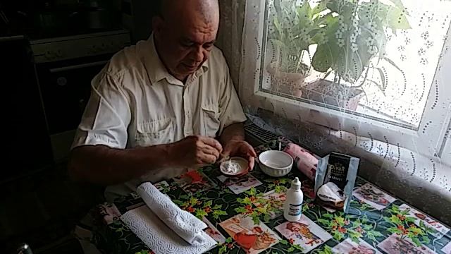 УДАЛЕНИЕ ЗУБНЫХ КАМНЕЙ С ПОМОЩЬЮ ПИШЕВОЙ СОДЫ ,ПЕРЕКИСЬЮ ВОДОРОДА И ЗУБНОЙ ПАСТЫ ! смотреть онлайн