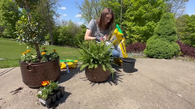 SMALL FRONT PORCH MAKEOVER | OUTDOOR DECORATING IDEAS | PORCH DECOR 2023