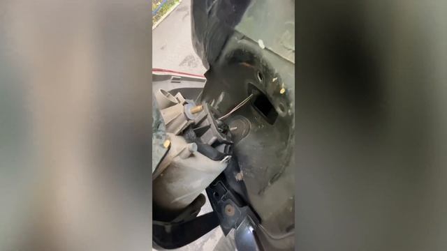 Как поменять лампочку габарита стопа поворотника ГОЛЬФ 5 смотреть онлайн