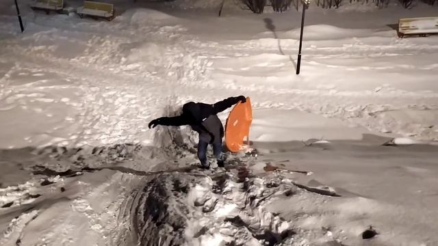 Катаемся на санках. Мурманск январь 2020 смотреть онлайн