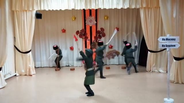 Едут , едут по Берлину наши казаки смотреть онлайн