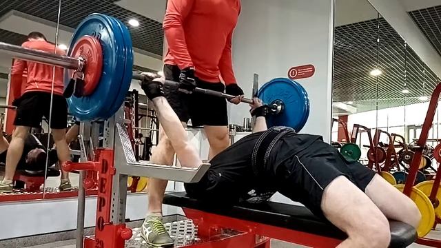 Жим штанги лёжа 110 на 3 (6 подход) смотреть онлайн