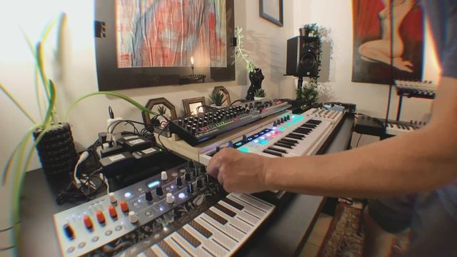 A bit groovy, a bit trippy dawless progressive house jam w. SE-02, JX-08, Microfreak & Model:Sample смотреть онлайн