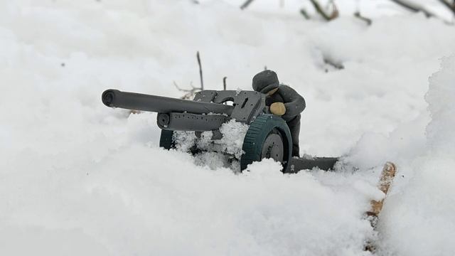 Renault R35 из пластилина, против Pak36 и Pak36r из пластилина. Бой пластилиновых танков. смотреть онлайн