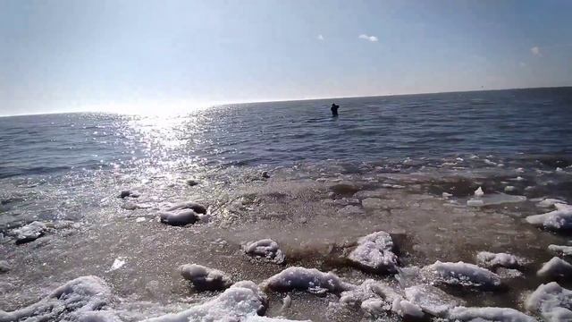 Мариуполь... золотоискатель ...море выносит льдинки смотреть онлайн