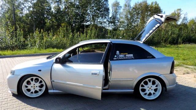 Pamiątkowa sesja Madzia & Kamil, oraz Opel Astra :-) смотреть онлайн