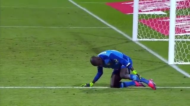 "Королевская" симуляция от голкипера Сенегала смотреть онлайн