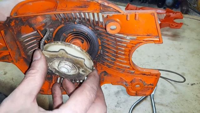 Ремонт стартера Husqvarna 137/142. Как намотать пружину, шнур. Repair Of The Husqvarna 137 Starter